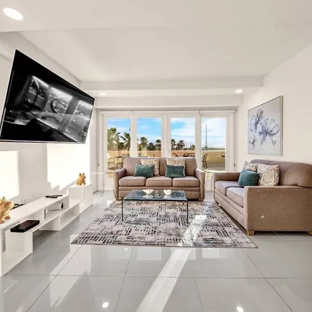 Luxury Beachfront Condo With Amazing Sunset Views